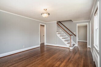 30 Jackson Ave in West Hartford, CT - Building Photo - Building Photo