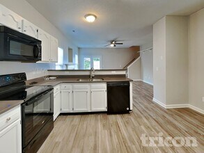 3803 Riverside Ct in Greensboro, NC - Foto de edificio - Building Photo