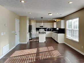 586 Hollerman Ln in Gallatin, TN - Foto de edificio - Building Photo