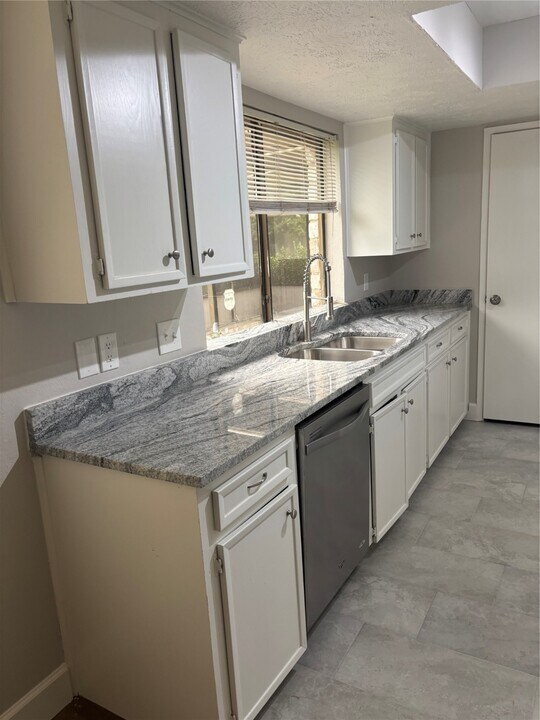 2942 Jenny Dr in Sugar Land, TX - Building Photo