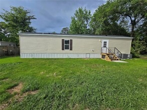 24048 Ermine Rd in Astor, FL - Foto de edificio - Building Photo