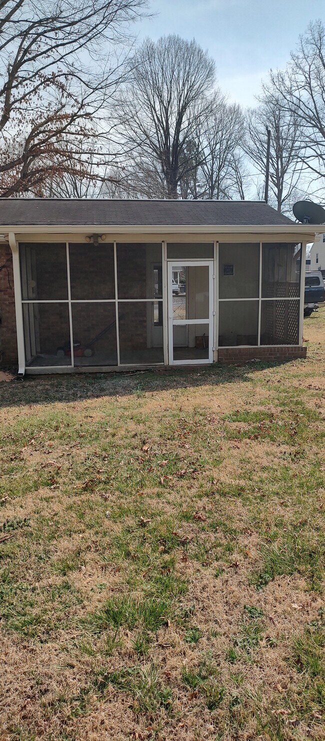 3856 Newhall Dr NW in Conover, NC - Foto de edificio - Building Photo