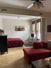 718 W Barry Ave, Unit 2 in Chicago, IL - Foto de edificio - Building Photo