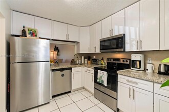3868 Carambola Cir N in Coconut Creek, FL - Building Photo - Building Photo