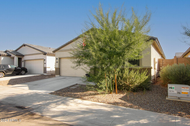 5731 W Encinas Ln in Phoenix, AZ - Building Photo - Building Photo