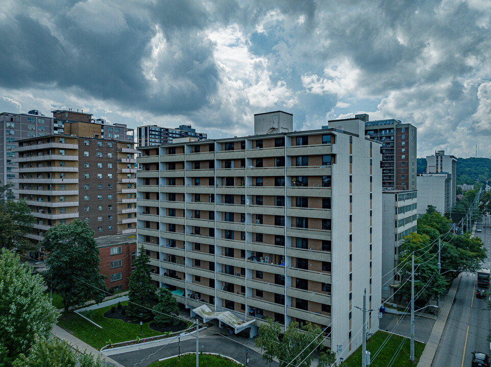 Jackson Villa in Hamilton, ON - Building Photo