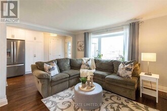 31 Rensburg Dr in Toronto, ON - Building Photo - Building Photo