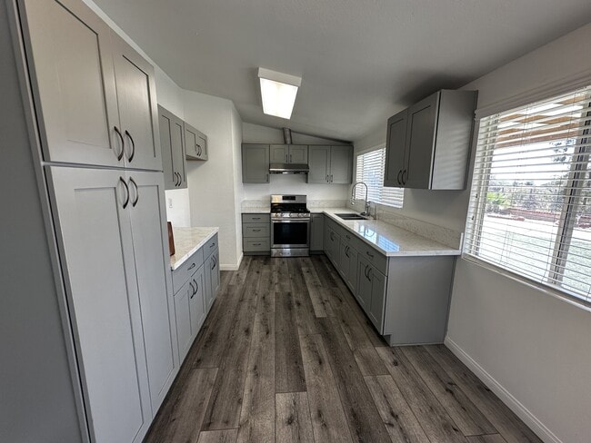 10374 Lake Summit Dr in Moreno Valley, CA - Building Photo - Building Photo