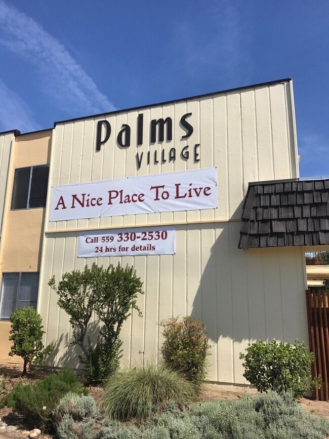 Palms Village in Visalia, CA - Foto de edificio - Building Photo