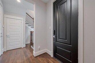 2821 Hicks St in Houston, TX - Building Photo - Building Photo