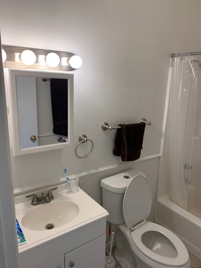 125 S Central Ave, Unit B in Eureka, MO - Foto de edificio - Building Photo