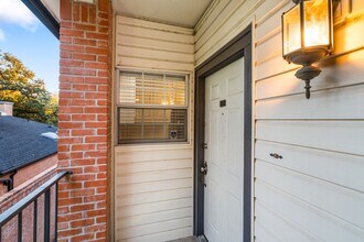 2408 Enfield Rd-Unit -211 in Austin, TX - Building Photo - Building Photo