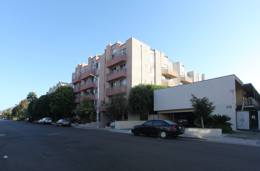 Las Palmas View Apartments in Los Angeles, CA - Building Photo