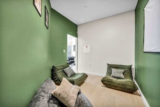 2189 Cornell Rd in Cleveland, OH - Foto de edificio - Building Photo