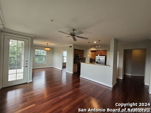 7342 Oak Manor Dr in San Antonio, TX - Building Photo - Building Photo