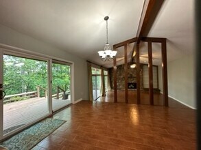 66 Whispering Pines Dr in Signal Mountain, TN - Foto de edificio - Building Photo