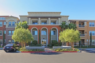 Elevate in Henderson, NV - Foto de edificio - Building Photo