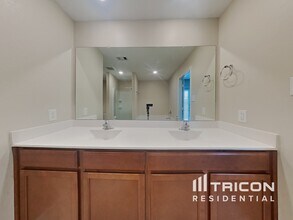 532 Red Dusk Paint Dr in La Marque, TX - Building Photo - Building Photo