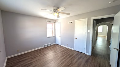 5825 Sunshine Dr in St. Louis, MO - Foto de edificio - Building Photo