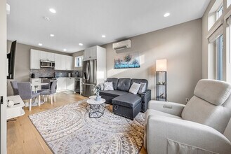 305 18th Ave in Seattle, WA - Building Photo - Building Photo