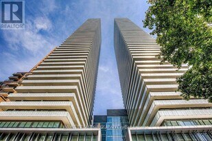 50 Charles St E in Toronto, ON - Building Photo