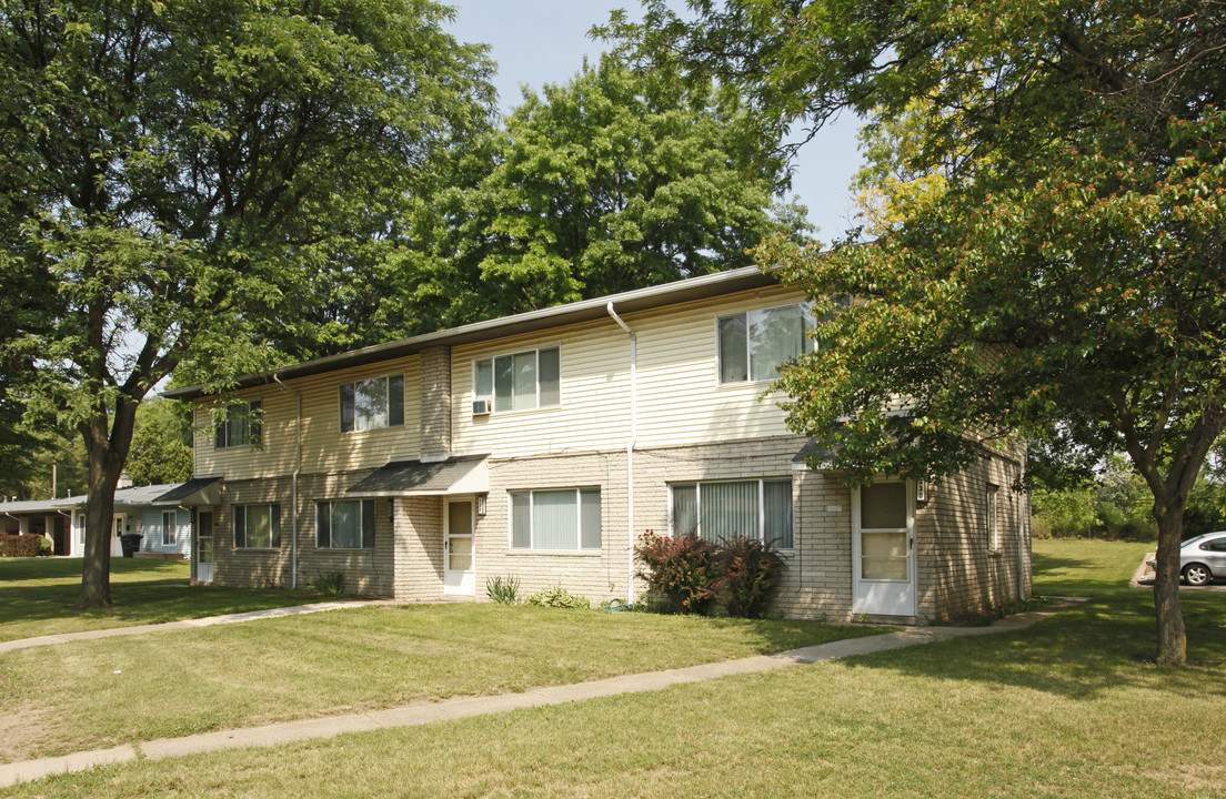 Chalet Terrace in Jackson, MI - Building Photo