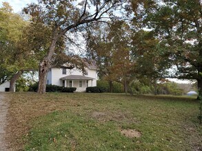 11650 Smith Hatchery Rd in Columbia, MO - Foto de edificio - Building Photo