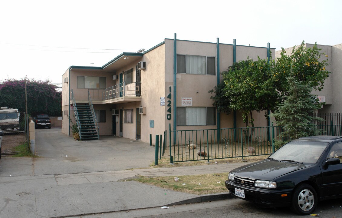 14240 Calvert St in Van Nuys, CA - Building Photo