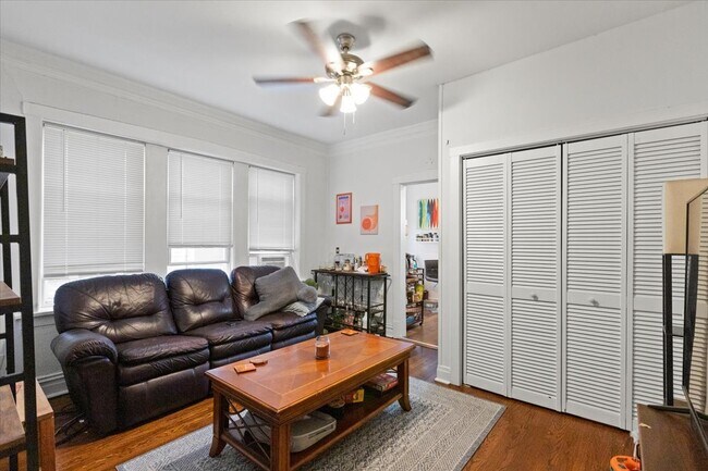 444 W Arlington Pl, Unit 2 in Chicago, IL - Building Photo - Building Photo