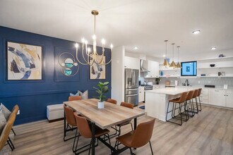 402 Cleveland St in Nashville, TN - Building Photo - Building Photo