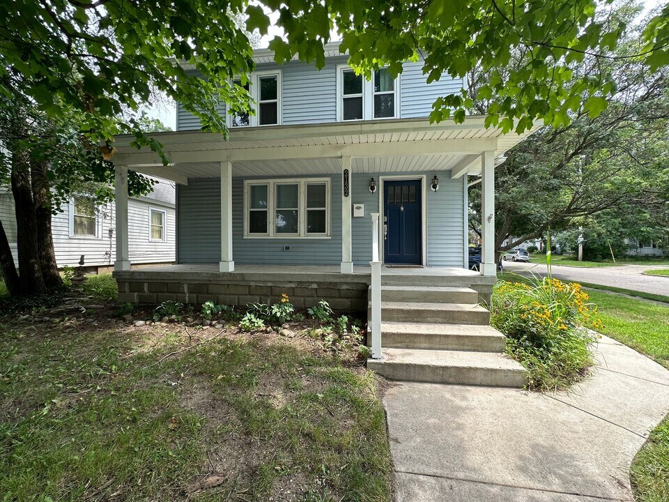 2132 Kalamazoo Ave SE in Grand Rapids, MI - Building Photo