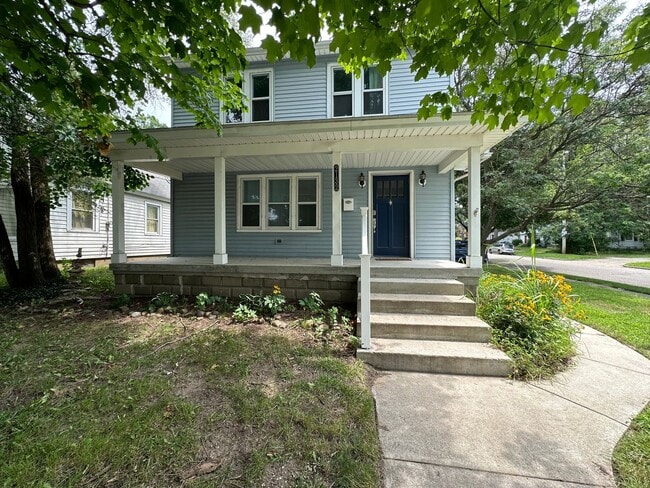 property at 2132 Kalamazoo Ave SE