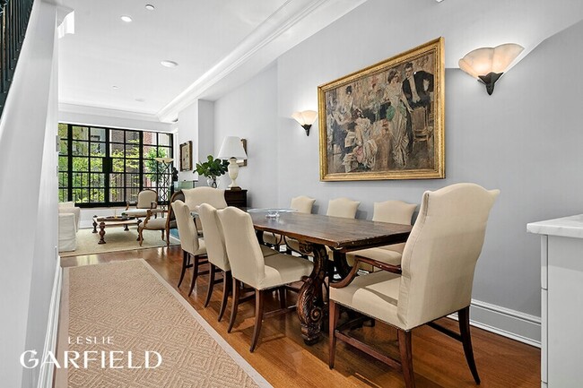 320 E 55th St in New York, NY - Building Photo - Building Photo