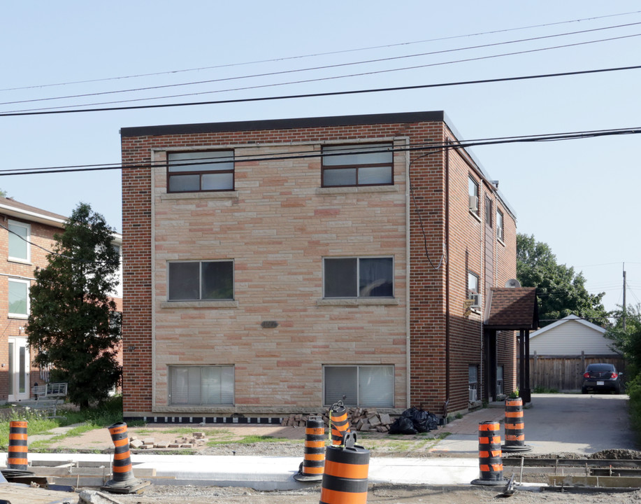 257 Mohawk Rd E in Hamilton, ON - Building Photo