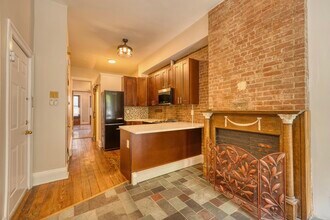 167 Christopher Columbus Dr in Jersey City, NJ - Building Photo - Building Photo