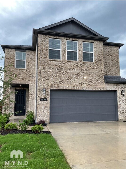 1336 Middlebrook Dr in Forney, TX - Building Photo