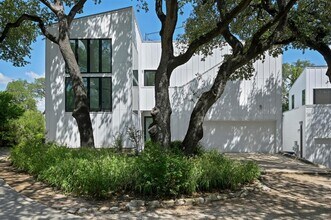 1208 Woodland Ave in Austin, TX - Building Photo - Building Photo