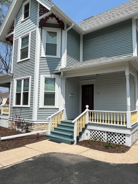 304 Summit Ave, Unit 304B in Oconomowoc, WI - Building Photo - Building Photo