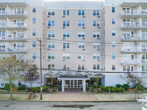 Parker Deauville in Long Beach, NY - Building Photo - Building Photo