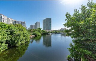 19999 E Country Club Dr in Aventura, FL - Building Photo