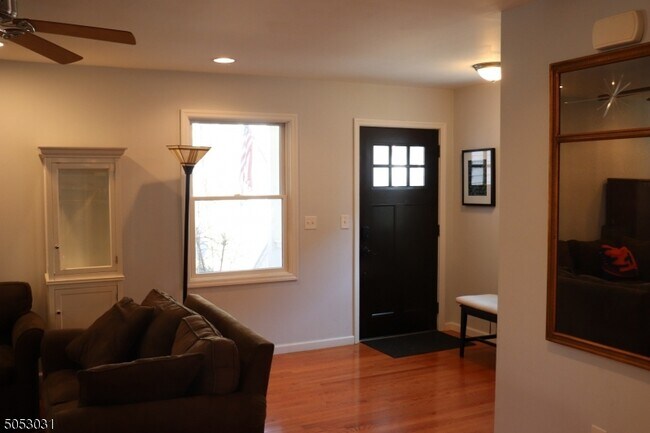 174 Church St in South Orange, NJ - Building Photo - Building Photo