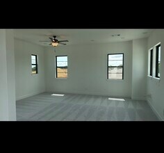 3218 Royal Oaks Holw Ln in Houston, TX - Building Photo - Building Photo