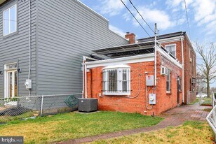 121 Anacostia Ave NE in Washington, DC - Building Photo