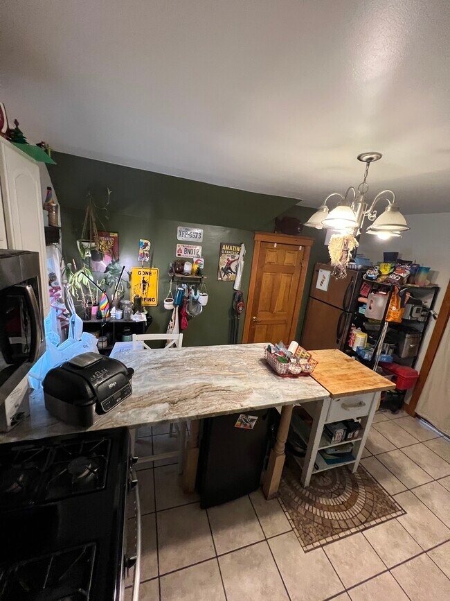 39 Farquhar St, Unit 3 in Boston, MA - Foto de edificio - Building Photo