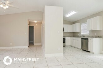 1715 Montecito Ave in Deltona, FL - Foto de edificio - Building Photo