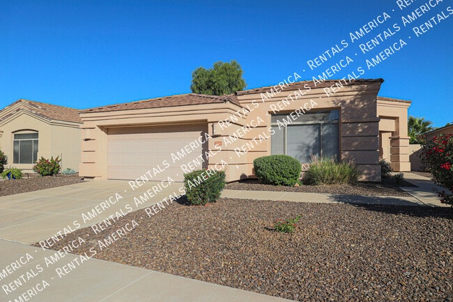 2126 E Fawn Dr in Phoenix, AZ - Foto de edificio - Building Photo