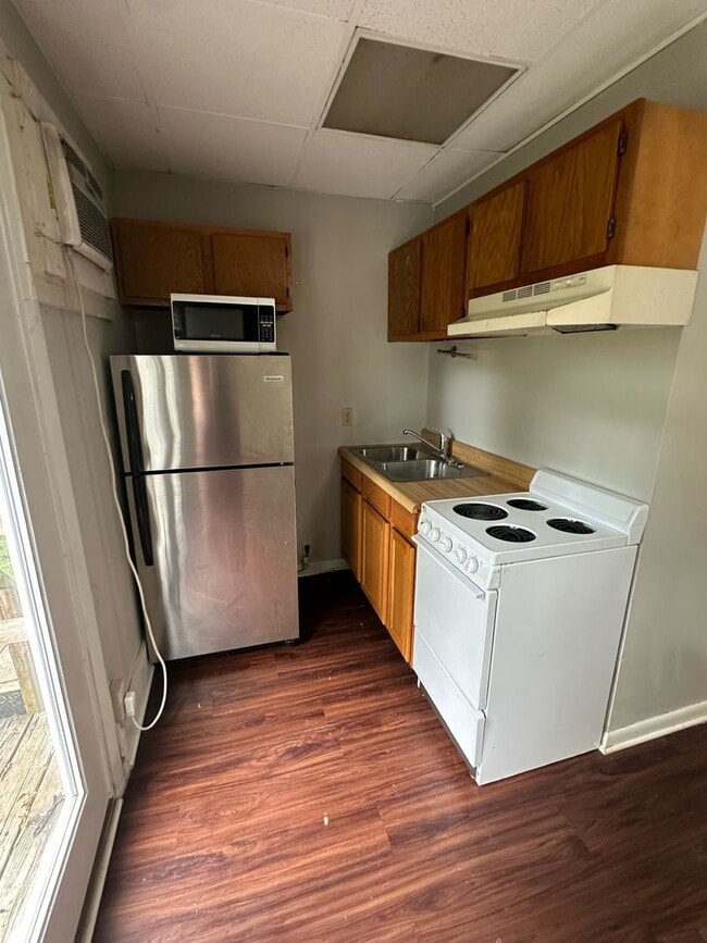 1517 W Main St