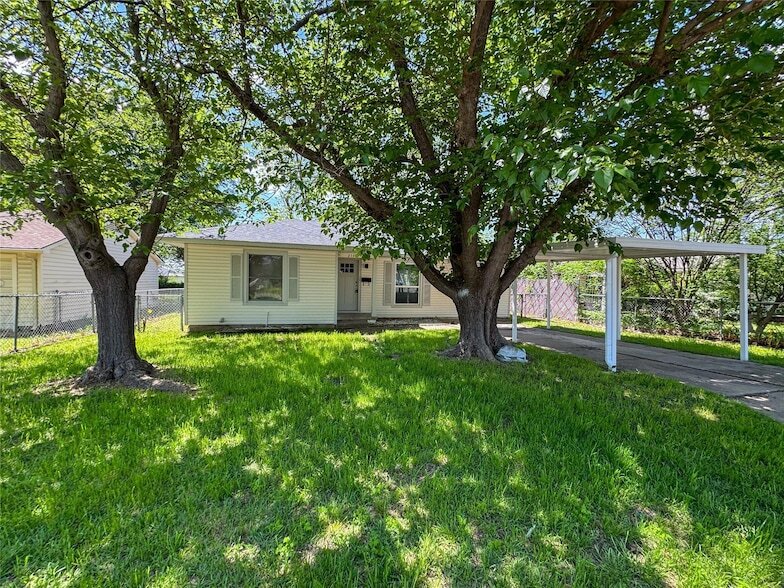 2114 N Alexander St in Sherman, TX - Building Photo