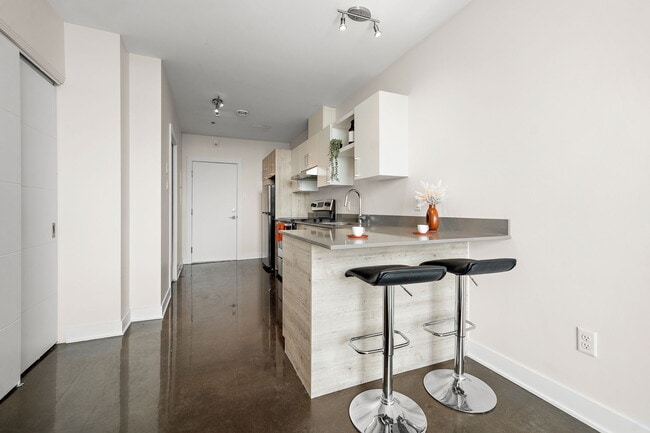 1421 Av. Argyle