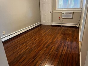 243 Lake St in Waltham, MA - Building Photo - Building Photo